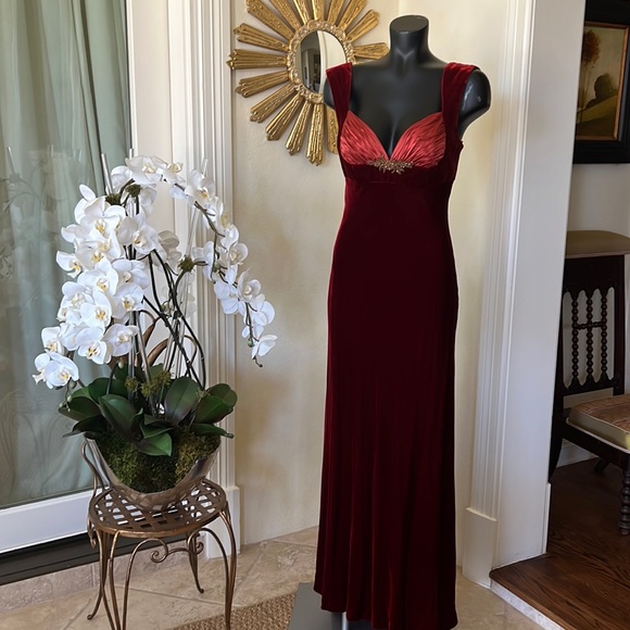 Badgley Mischka Evening gown. Simply Exquisitely! - Picture 2 of 9